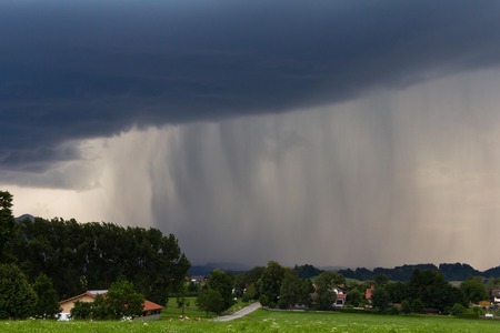 dertobisturmjagd-thunderstorm-3196780_1920